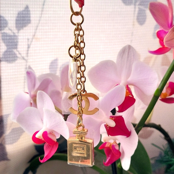 Chanel Gold bag charm EUC - Picture 14 of 15